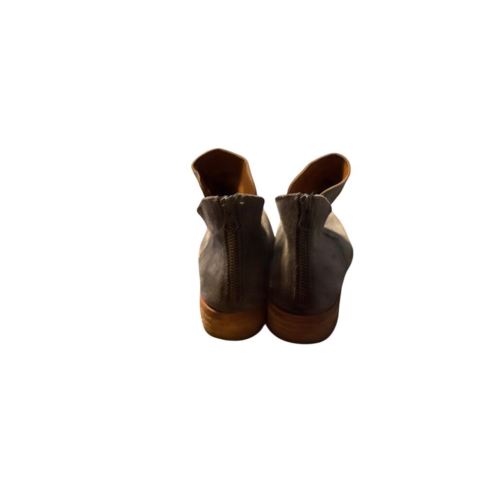 YORK by J. Shoes Gray Suede Chelsea Ankle Boots Women’s – Low Heel – Pre-Owned - Picture 2 of 6